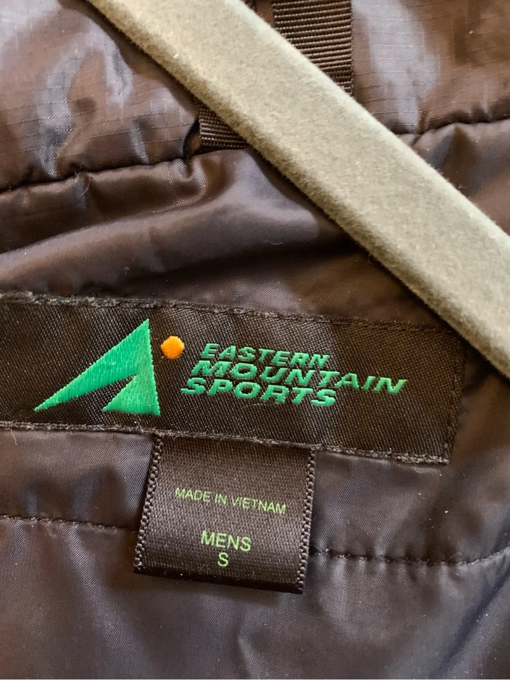 Eastern Mountain Sports Black Windbreaker with Red Trim Size S